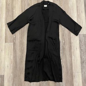 Wilfred over shirt satin black with pockets